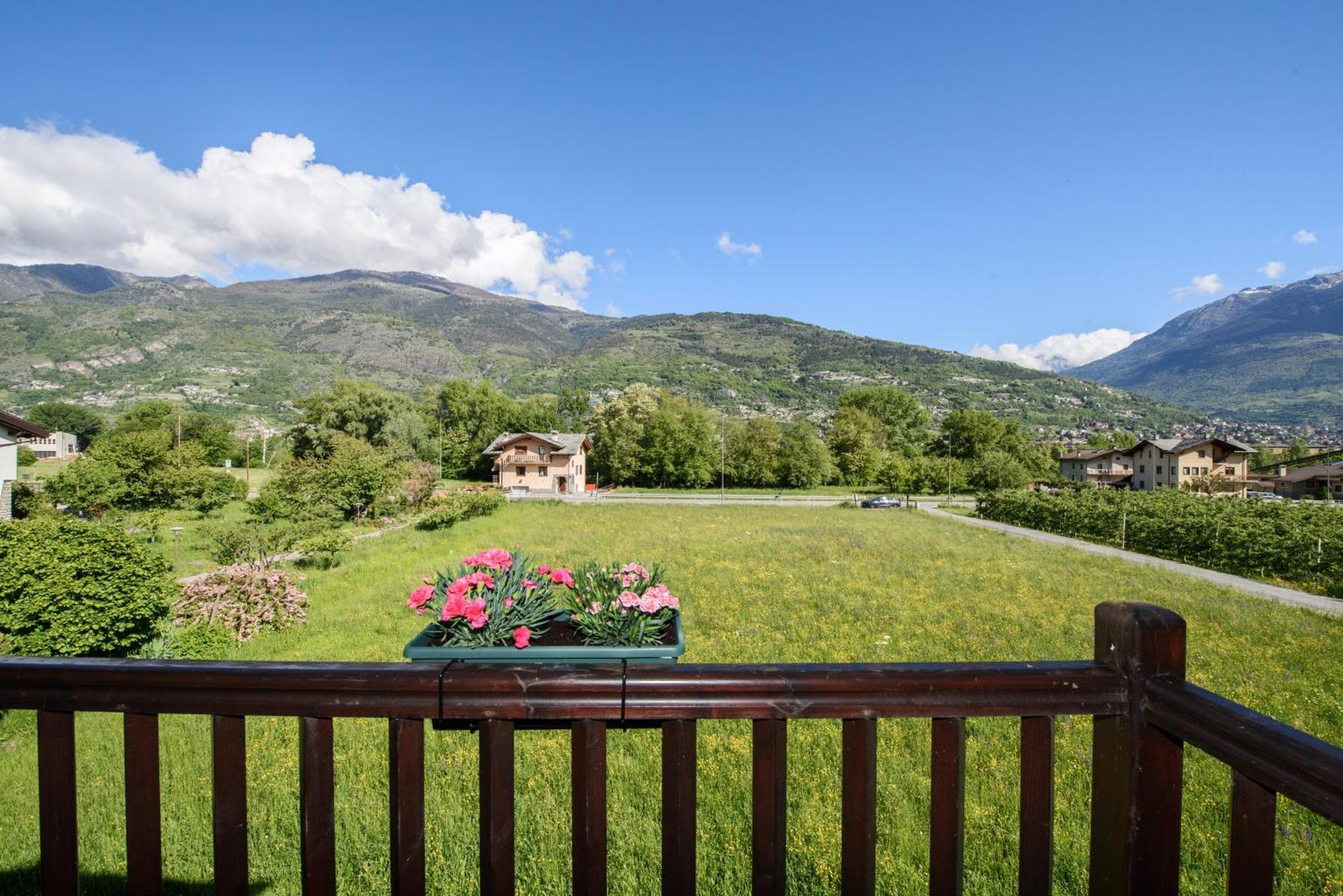 "The Mountain B&B" - Ski, Mtb & Beautiful View - Private Parking Aosta Exterior foto